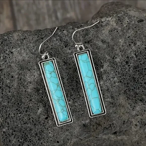 NEW Pair of vintage style BOHO earrings, dangle turquoise earrings, western - Picture 4 of 4